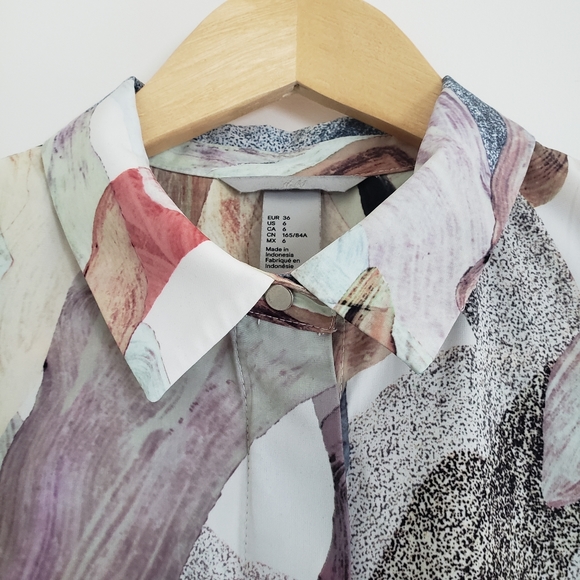 H&M paint stroke printed blouse size 6 navy/grey/tan - Picture 4 of 8